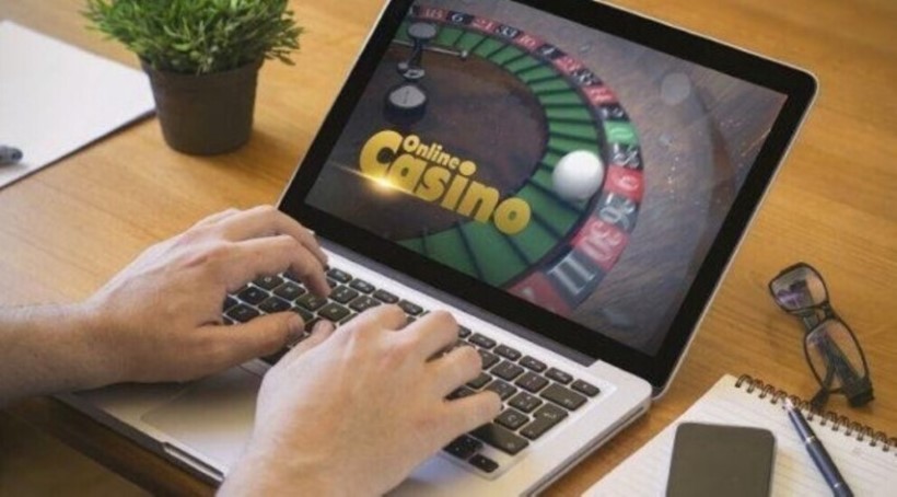 Why Are People So Lured to Online Casino Games?